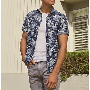 Slim Palm Print Short Sleeve Performance Shirt
